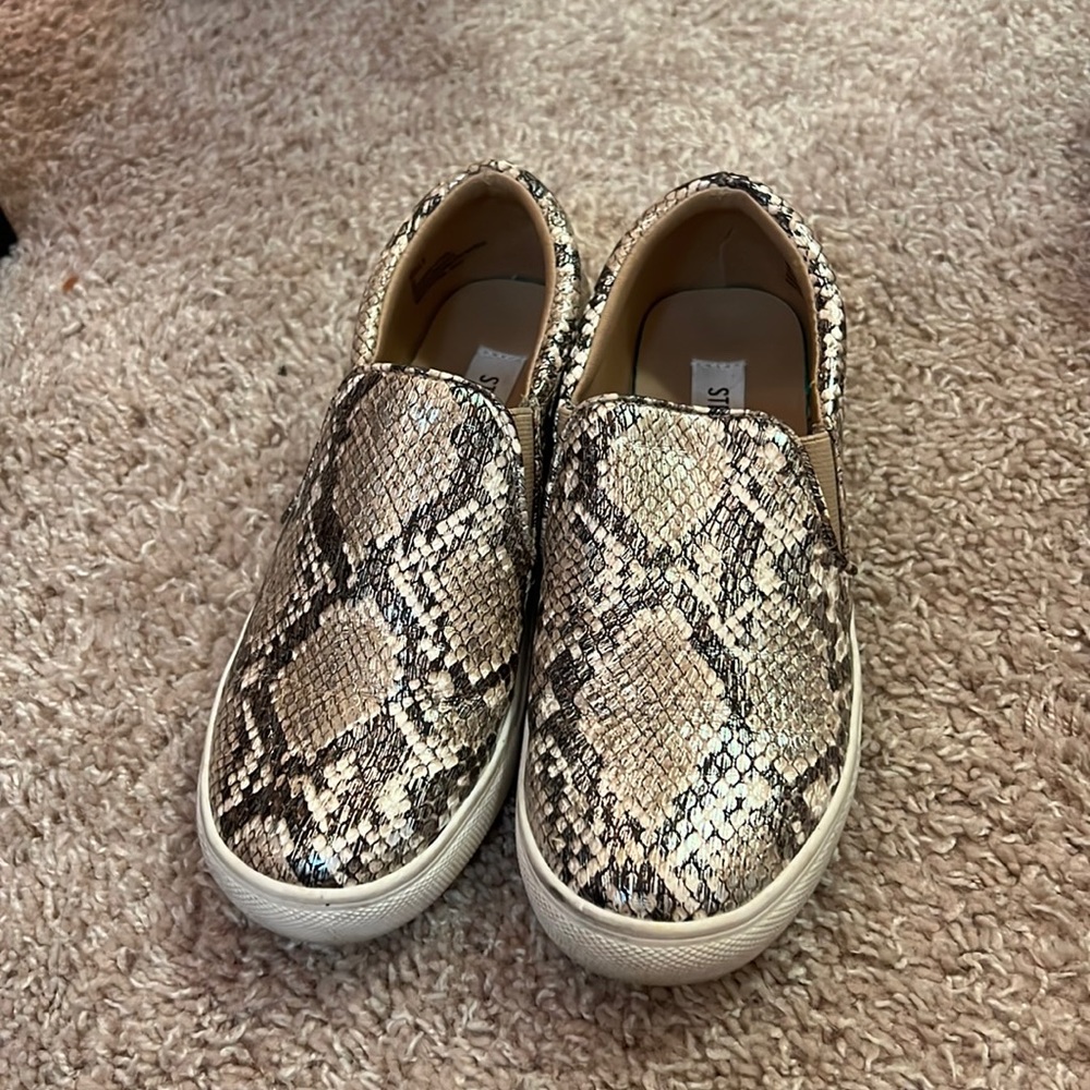 Steve Madden slips on shoes